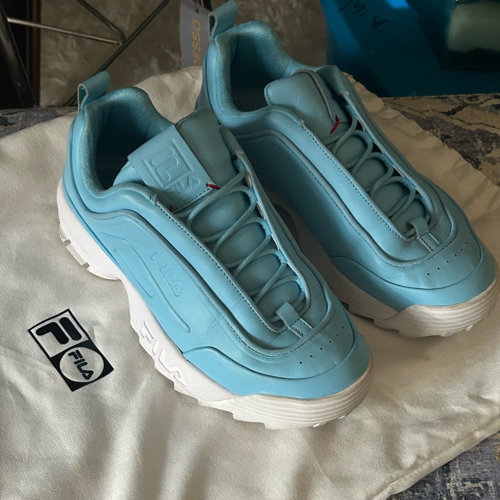 Like new Fila baby blue sneakers / tennis shoes